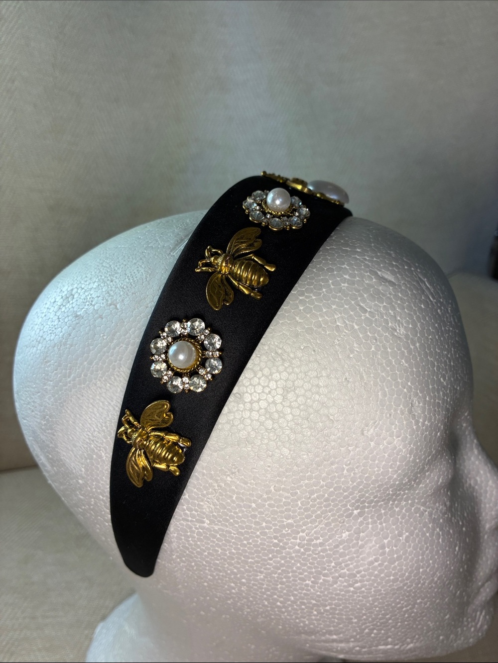 Source Unknown Black Satin Headband with Gold Bee and Pearl Details - Picture 9 of 10